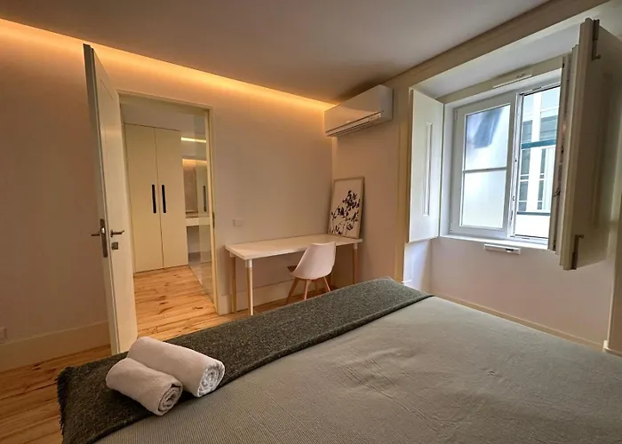 Privade Room In Baixa With Private Bathroom
