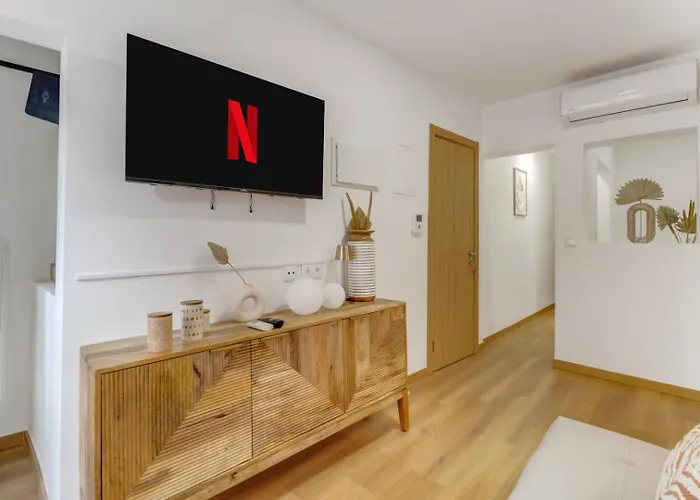 2Br Renovated Heart Of Santos W/ Ac | By Airnest