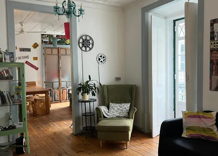 Alface Hall Hostel & Bar