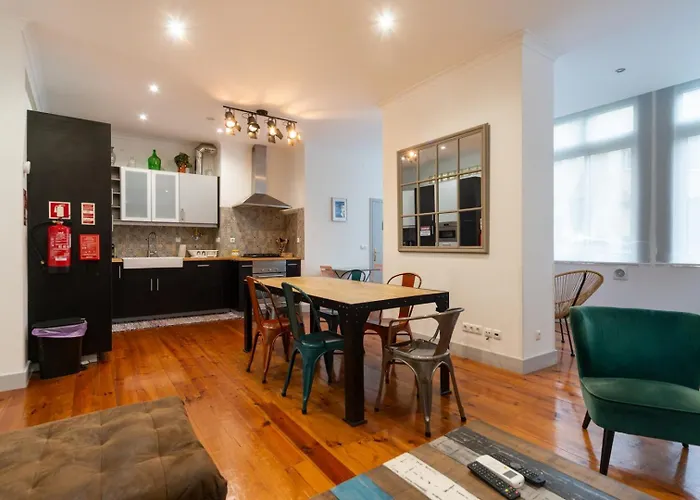 Old Style Fully Renewed And Spacious 3-Bed Apt