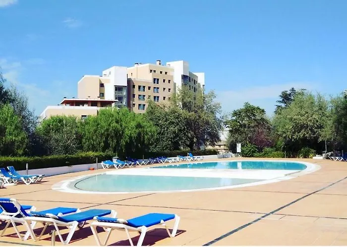 Lisbon Relax Pool Apartment - Free Parking Garage