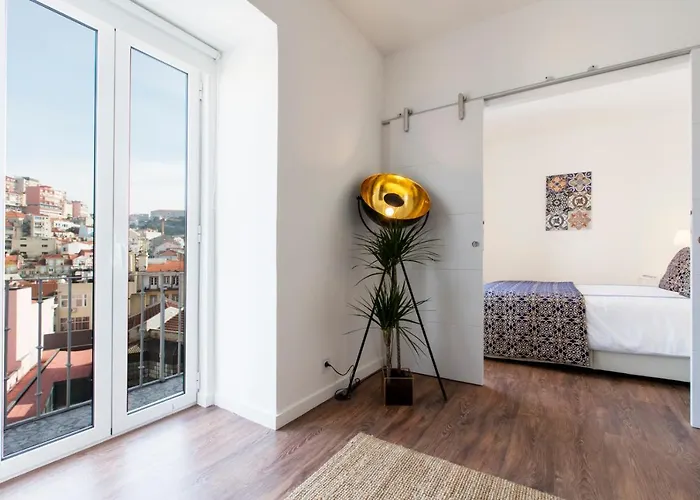 Amazing Downtown Apt With Small Balcony With View Over The Castle
