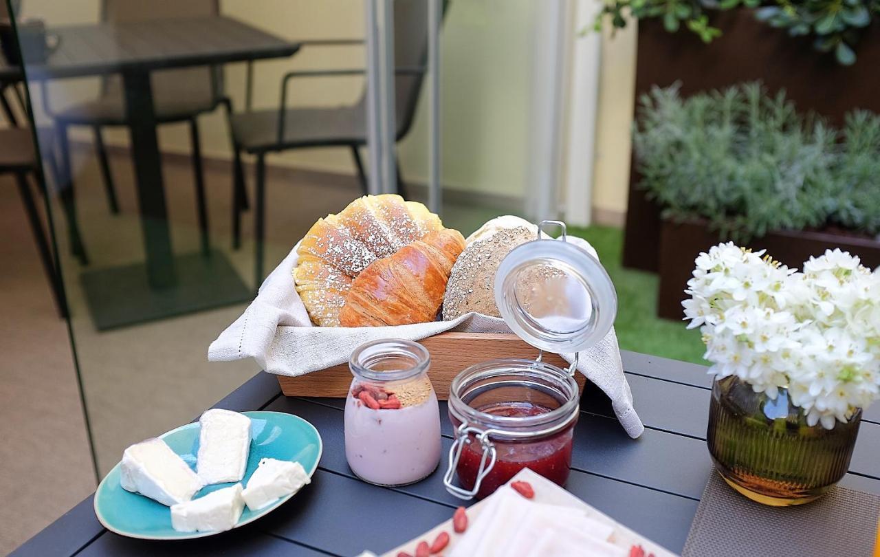 The Leaf Boutique - Adults Only 4*