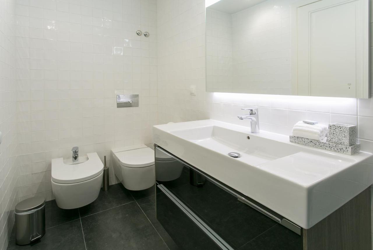 Luxury Retreat! 2 Suites, Balcony & Views!! Apartamento *
