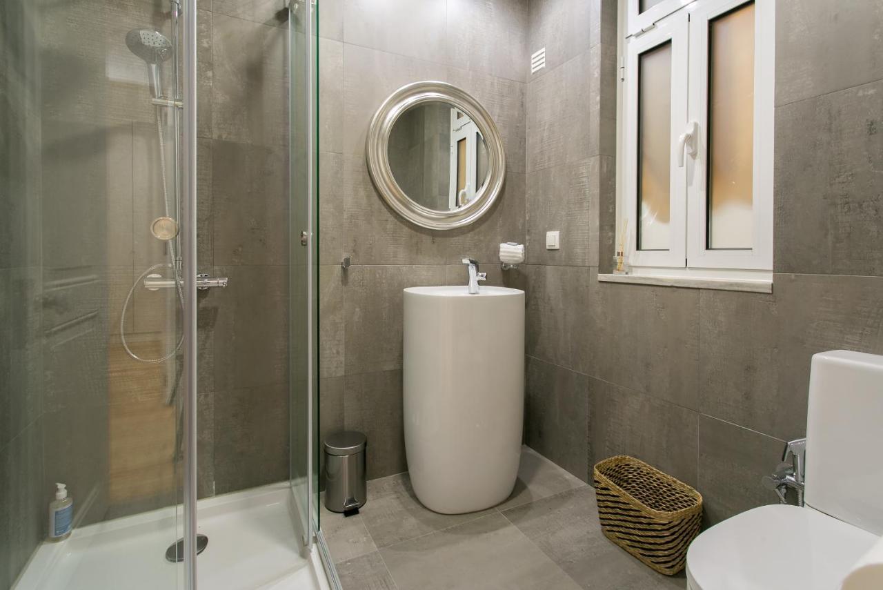 Luxury Retreat! 2 Suites, Balcony & Views!! Apartamento Lisboa