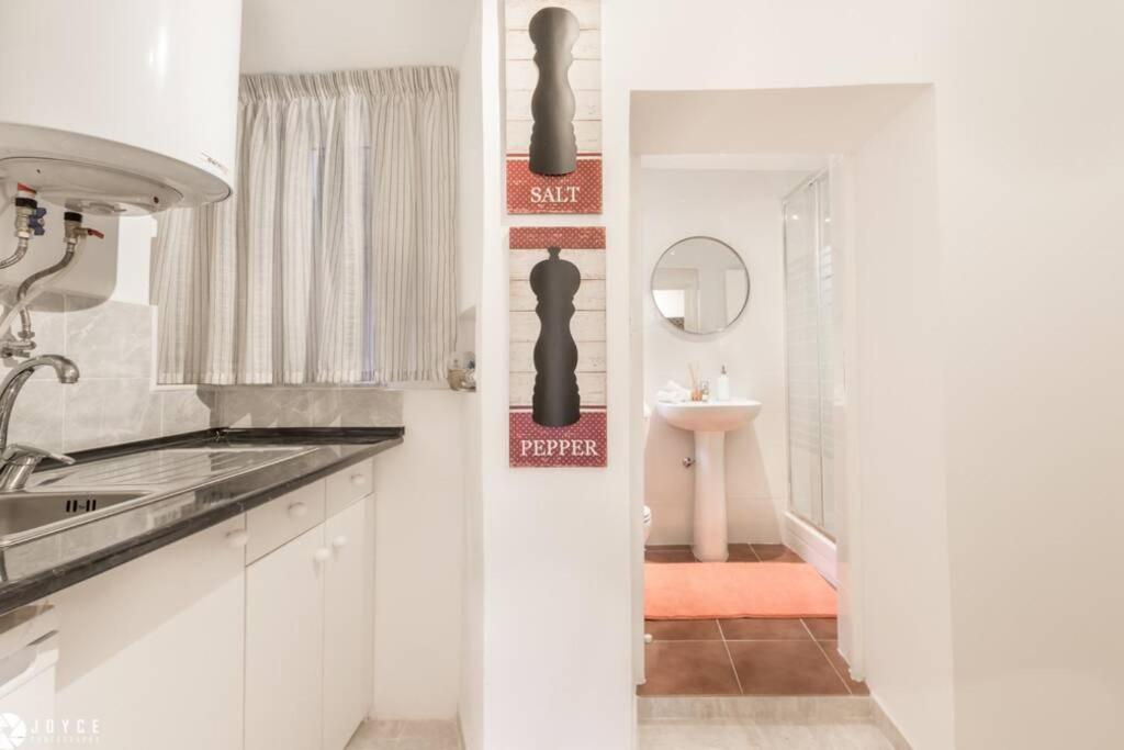 Inloveapartments - Typical Portuguese Tiles * Lisbon