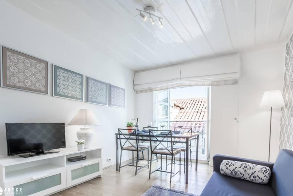 Inloveapartments - Typical Portuguese Tiles * Lisbon