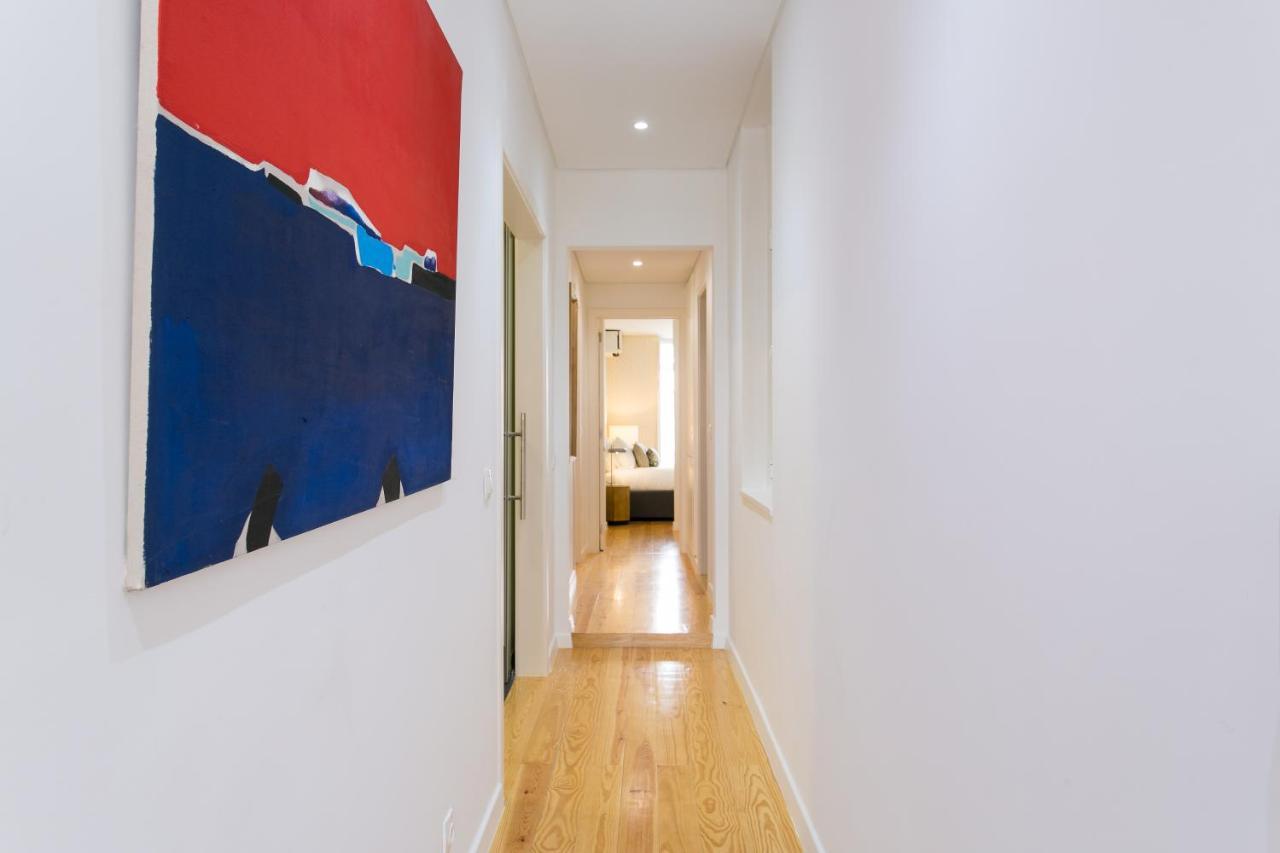Luxury Retreat! 2 Suites, Balcony & Views!! Apartamento