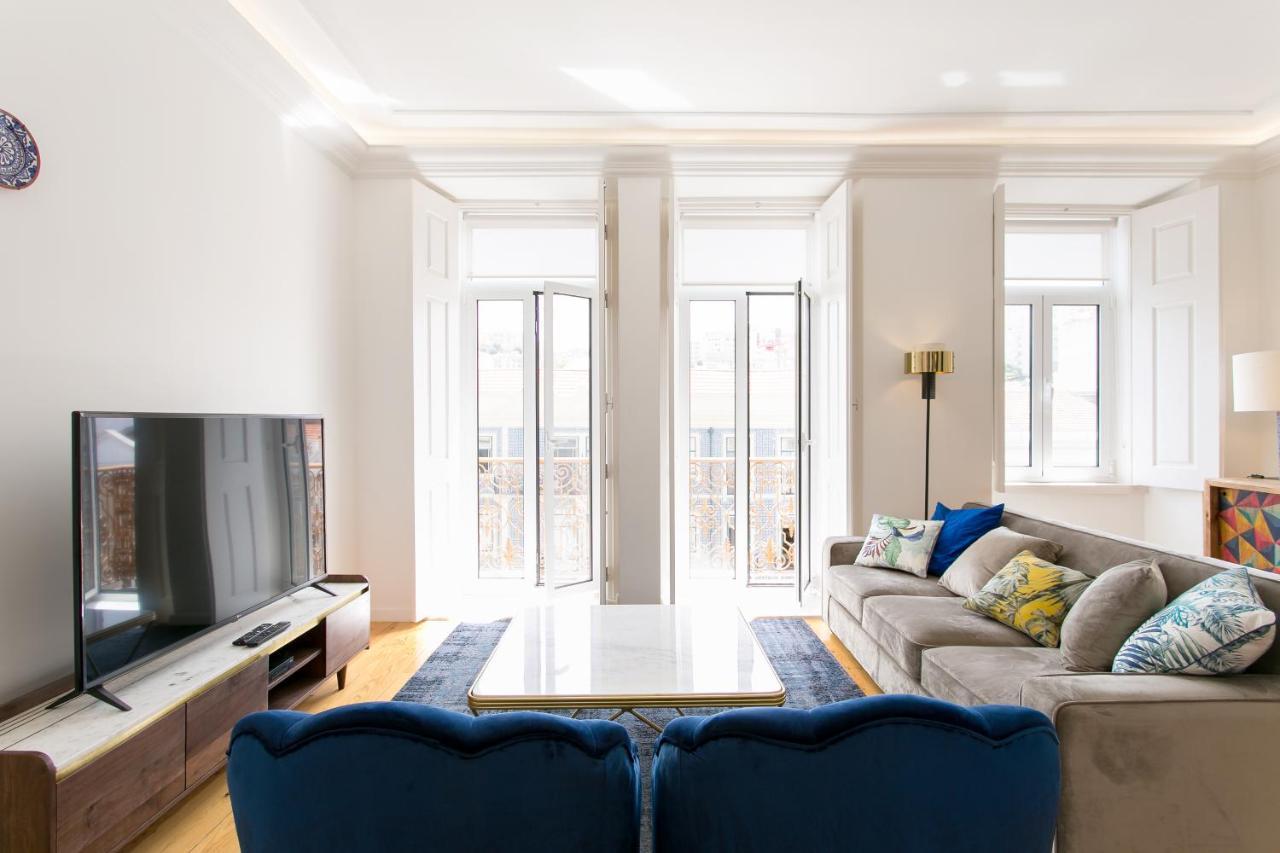 Luxury Retreat! 2 Suites, Balcony & Views!! * Lisboa