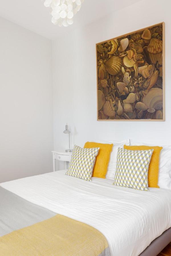 Amazing Rooftop Terrace With River And Historic View 4 Bedrooms 4 Bathrooms Ac 19th Century Building Chiado