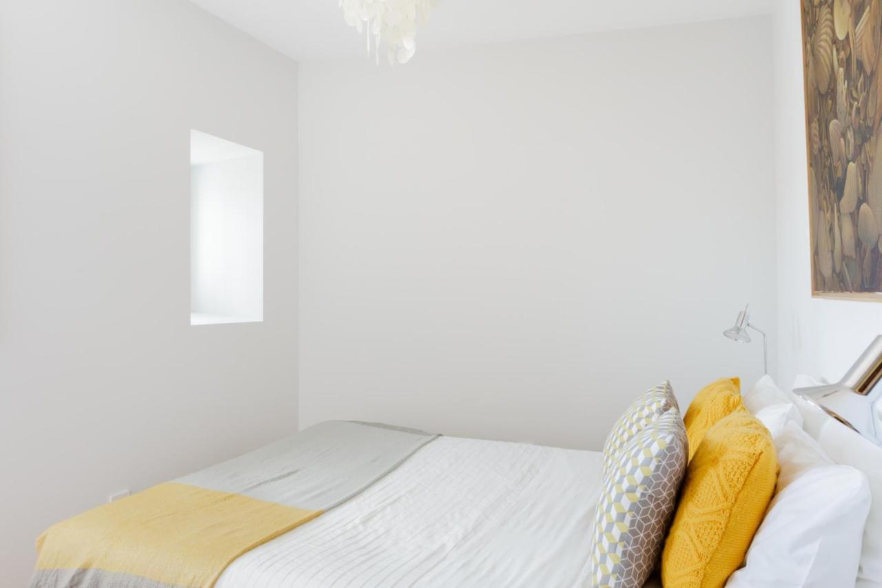 Amazing Rooftop Terrace With River And Historic View 4 Bedrooms 4 Bathrooms Ac 19th Century Building Chiado Apartamento Lisboa