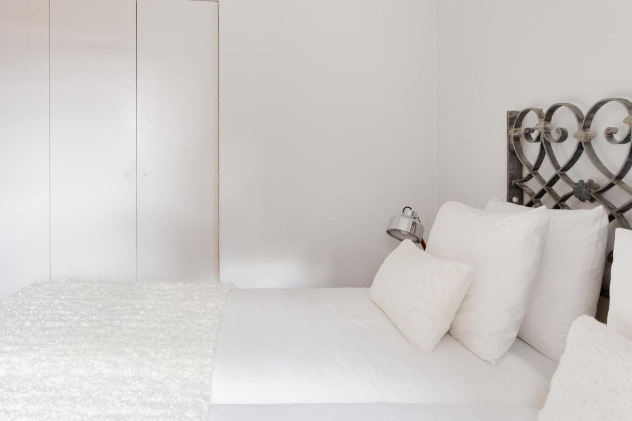 Amazing Rooftop Terrace With River And Historic View 4 Bedrooms 4 Bathrooms Ac 19th Century Building Chiado Apartamento *
