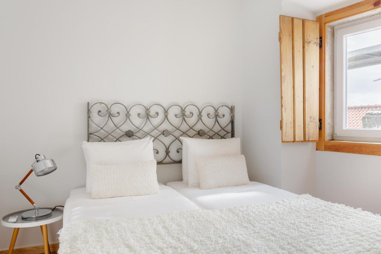 Amazing Rooftop Terrace With River And Historic View 4 Bedrooms 4 Bathrooms Ac 19th Century Building Chiado