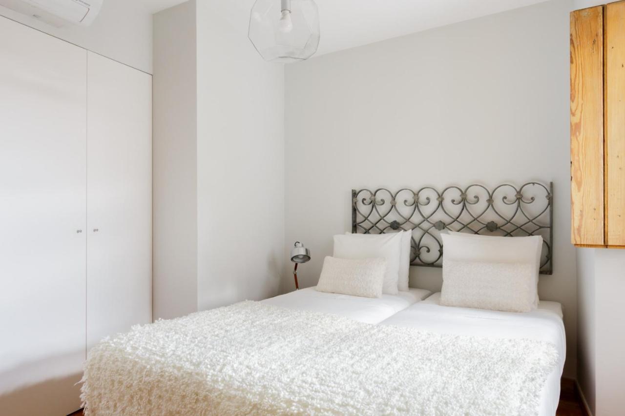 Amazing Rooftop Terrace With River And Historic View 4 Bedrooms 4 Bathrooms Ac 19th Century Building Chiado