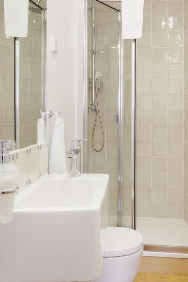 Amazing Rooftop Terrace With River And Historic View 4 Bedrooms 4 Bathrooms Ac 19th Century Building Chiado Apartamento *
