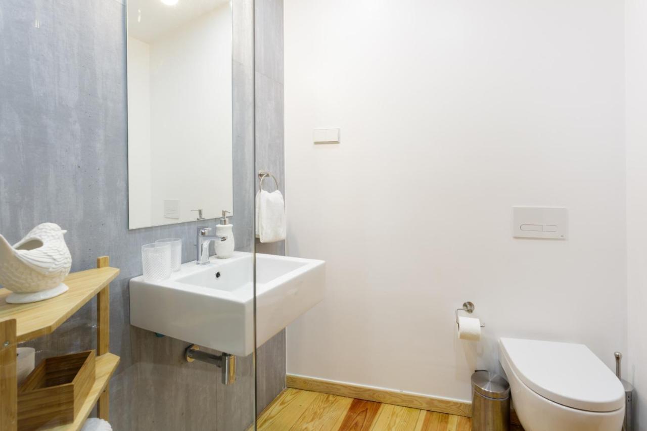 Apartamento Amazing Rooftop Terrace With River And Historic View 4 Bedrooms 4 Bathrooms Ac 19th Century Building Chiado