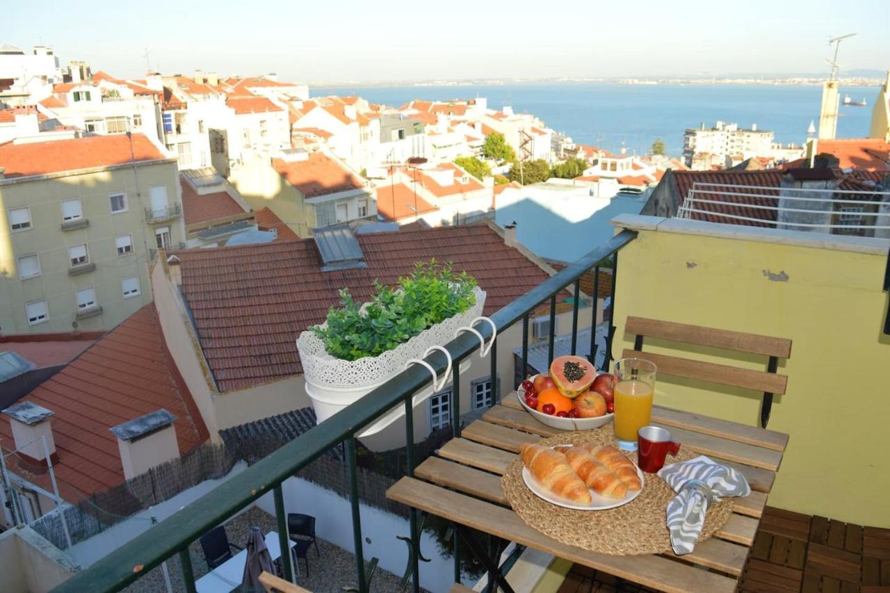 Comfortable With Balcony And Sea View In 50 M² Apartamento Lisboa