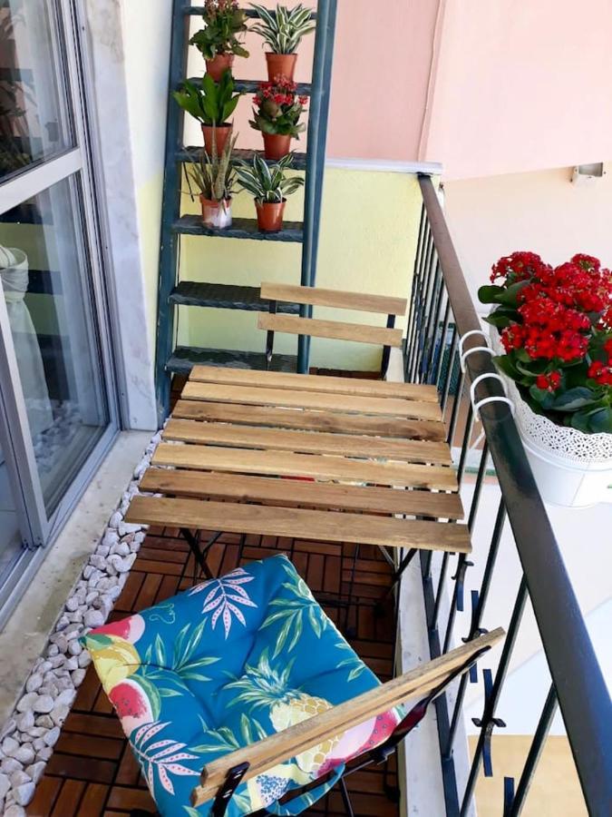 Comfortable With Balcony And Sea View In 50 M² Apartamento Lisboa