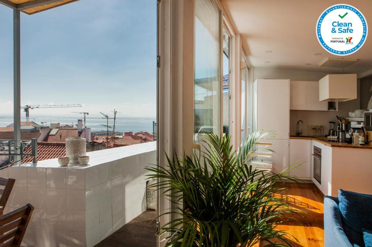 Amazing Rooftop Terrace With River And Historic View 4 Bedrooms 4 Bathrooms Ac 19th Century Building Chiado
