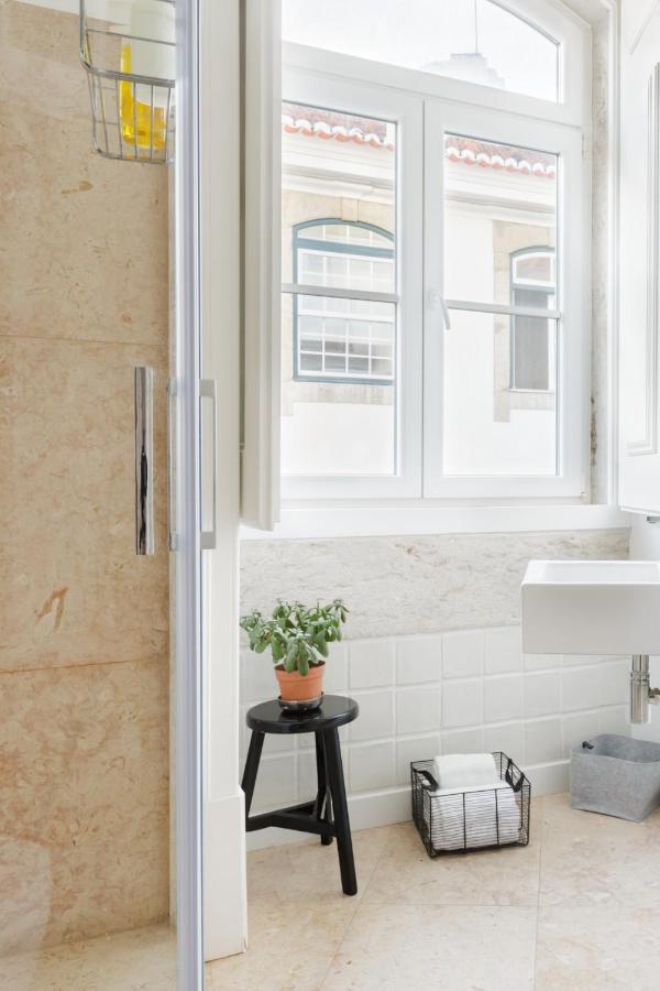 Apartamento Update Urban Chic Flat In 19th Century Building 2 Bedrooms & 2 Bathrooms & Ac Alfama District *