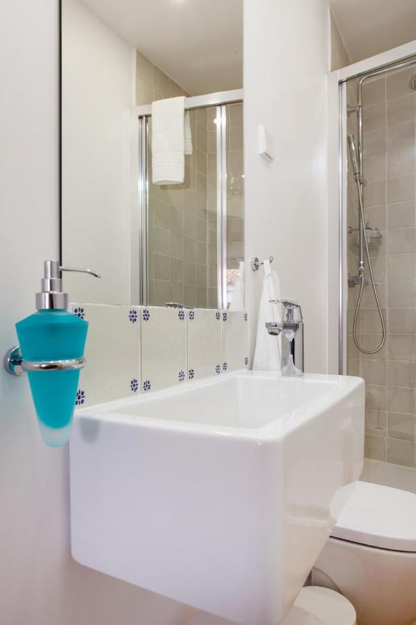 Apartamento Amazing Rooftop Terrace With River And Historic View 4 Bedrooms 4 Bathrooms Ac 19th Century Building Chiado *