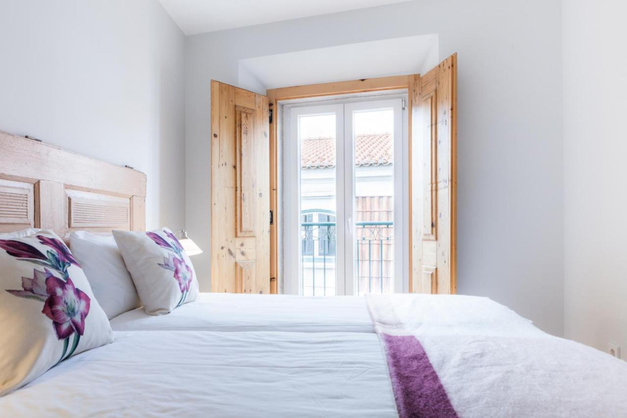 Amazing Rooftop Terrace With River And Historic View 4 Bedrooms 4 Bathrooms Ac 19th Century Building Chiado * Lisboa