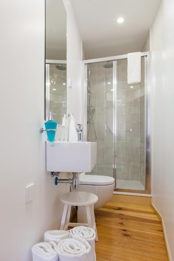 Amazing Rooftop Terrace With River And Historic View 4 Bedrooms 4 Bathrooms Ac 19th Century Building Chiado Apartamento