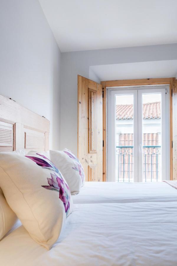 Amazing Rooftop Terrace With River And Historic View 4 Bedrooms 4 Bathrooms Ac 19th Century Building Chiado * Lisboa