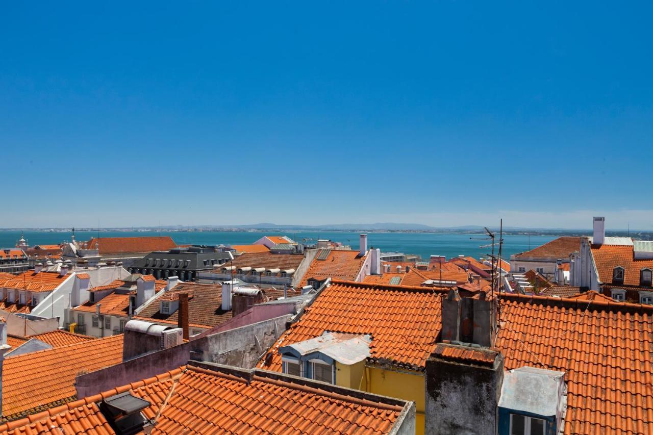 Amazing Rooftop Terrace With River And Historic View 4 Bedrooms 4 Bathrooms Ac 19th Century Building Chiado Apartamento *