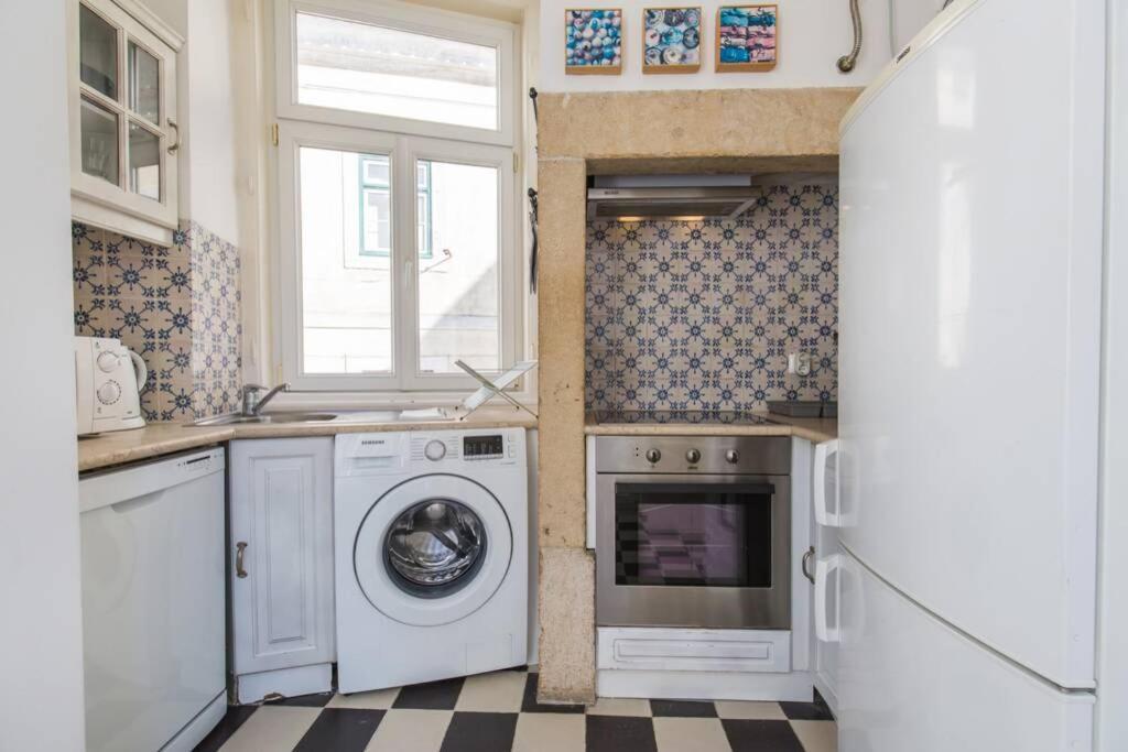 135 C - Quiet Charming Flat In Historic Alfama Near Baixa *