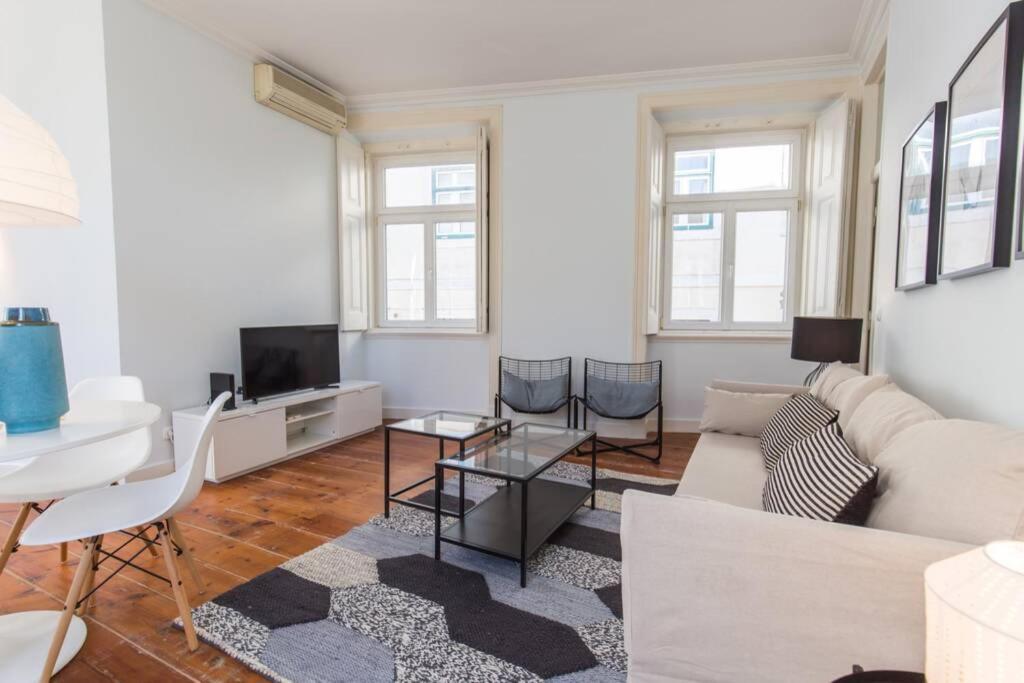 135 C - Quiet Charming Flat In Historic Alfama Near Baixa