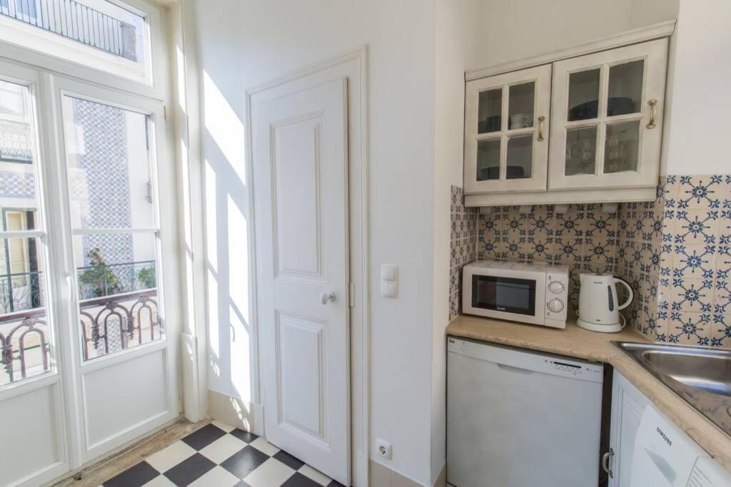 Apartamento 135 C - Quiet Charming Flat In Historic Alfama Near Baixa *