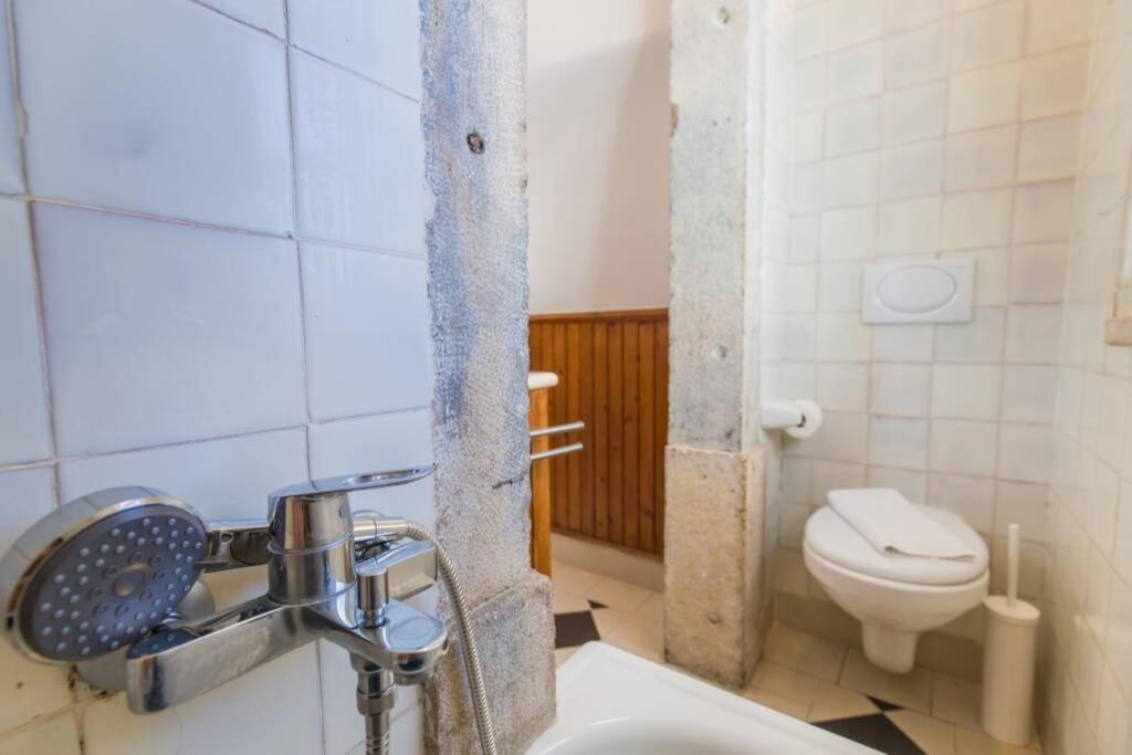 135 C - Quiet Charming Flat In Historic Alfama Near Baixa *