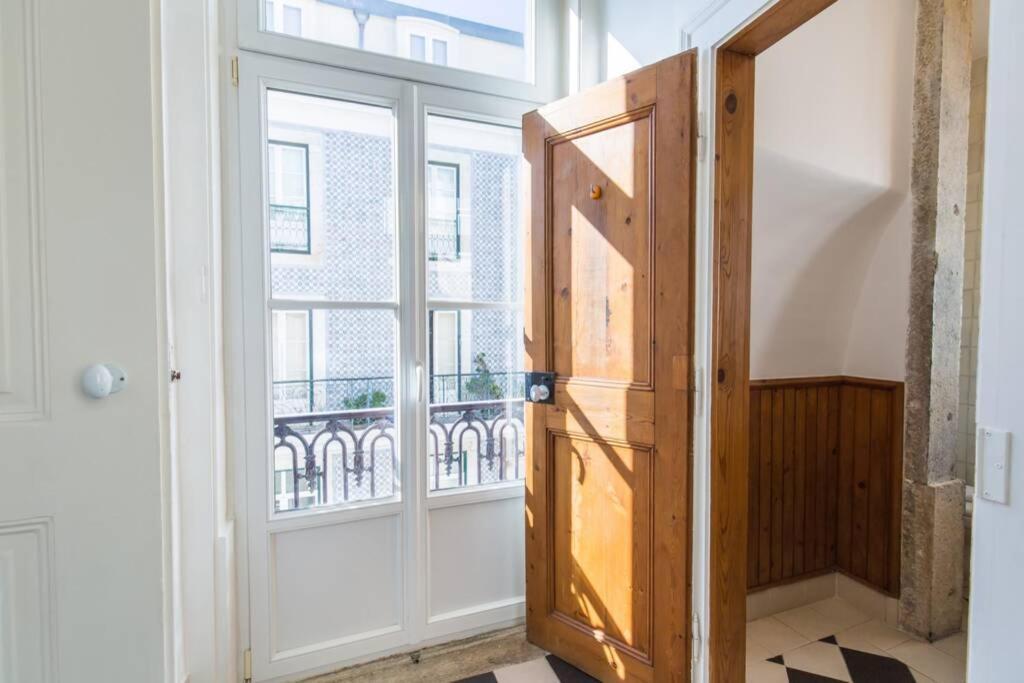 135 C - Quiet Charming Flat In Historic Alfama Near Baixa *