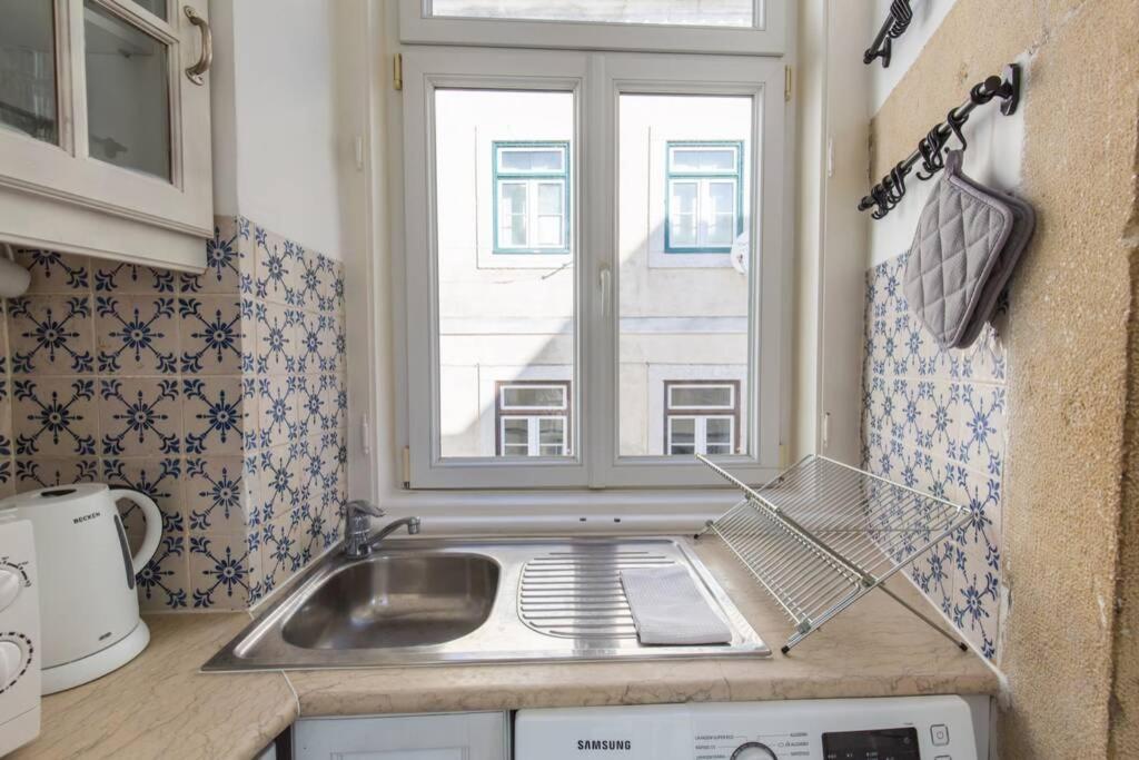 Apartamento 135 C - Quiet Charming Flat In Historic Alfama Near Baixa