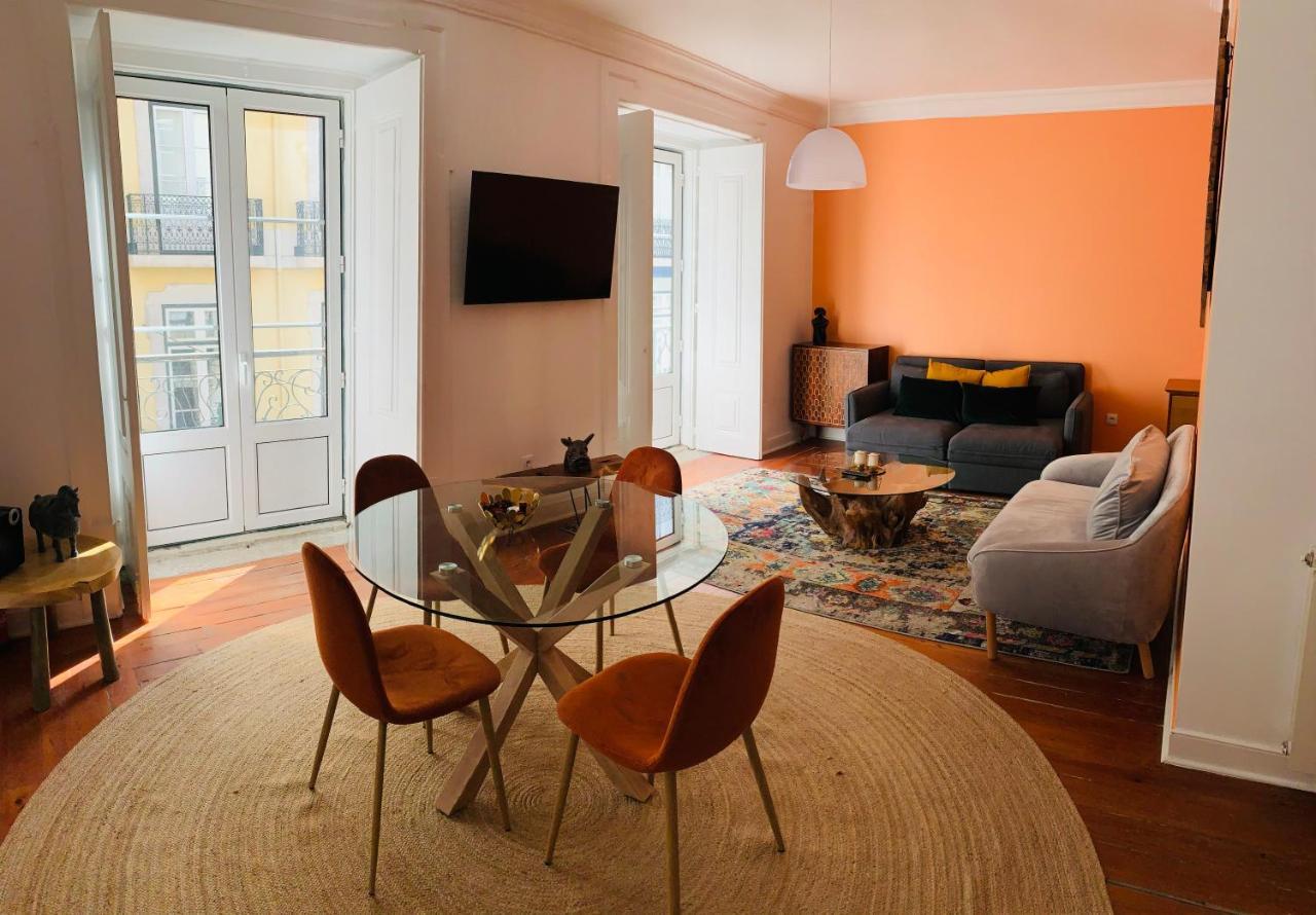 Spacious 1 Bedroom With A Parking Spot In Chiado Apartamento Lisboa