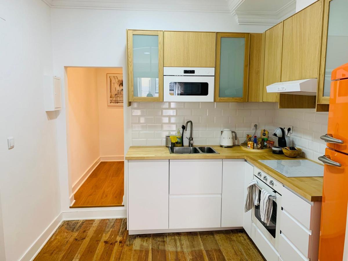 Spacious 1 Bedroom With A Parking Spot In Chiado Lisboa