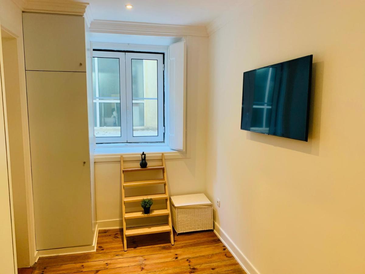 Spacious 1 Bedroom With A Parking Spot In Chiado * Lisboa