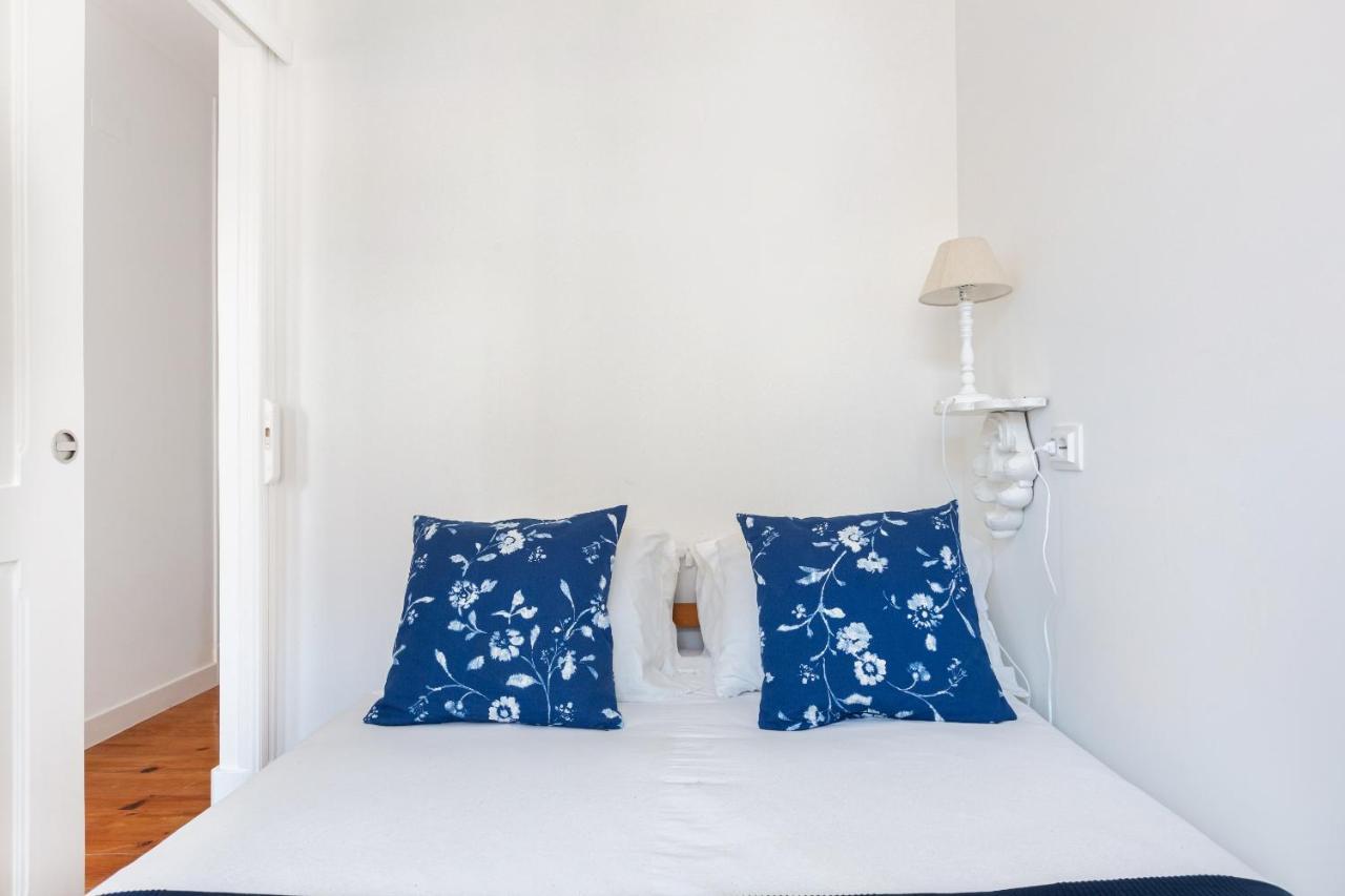 White & Blue Vintage In Graca Apartamento