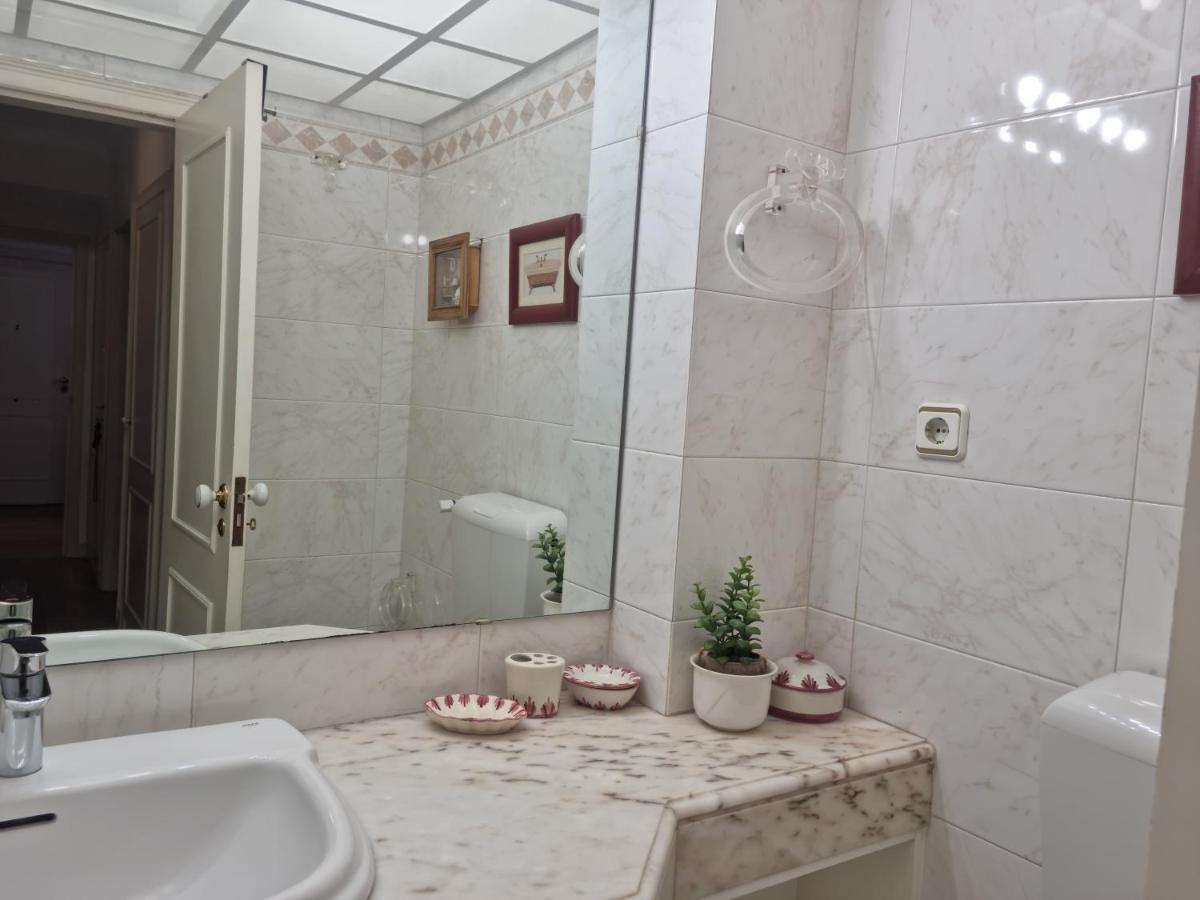 Espacoso Apartamento Junto Ao Metro Apartamento