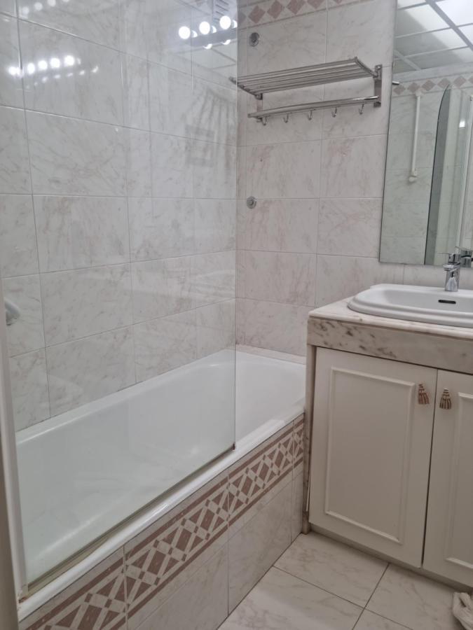 Espacoso Apartamento Junto Ao Metro * Lisboa