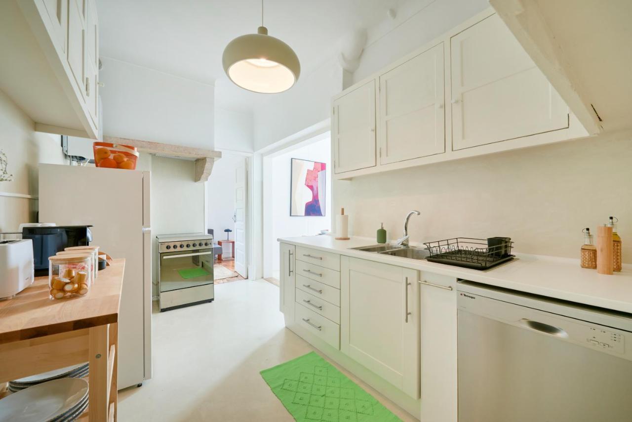 Light-filled & Renovated Apartment, By Timecooler *