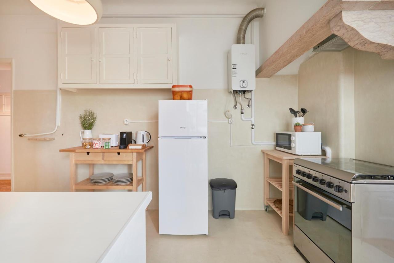 Light-filled & Renovated Apartment, By Timecooler Lisbon