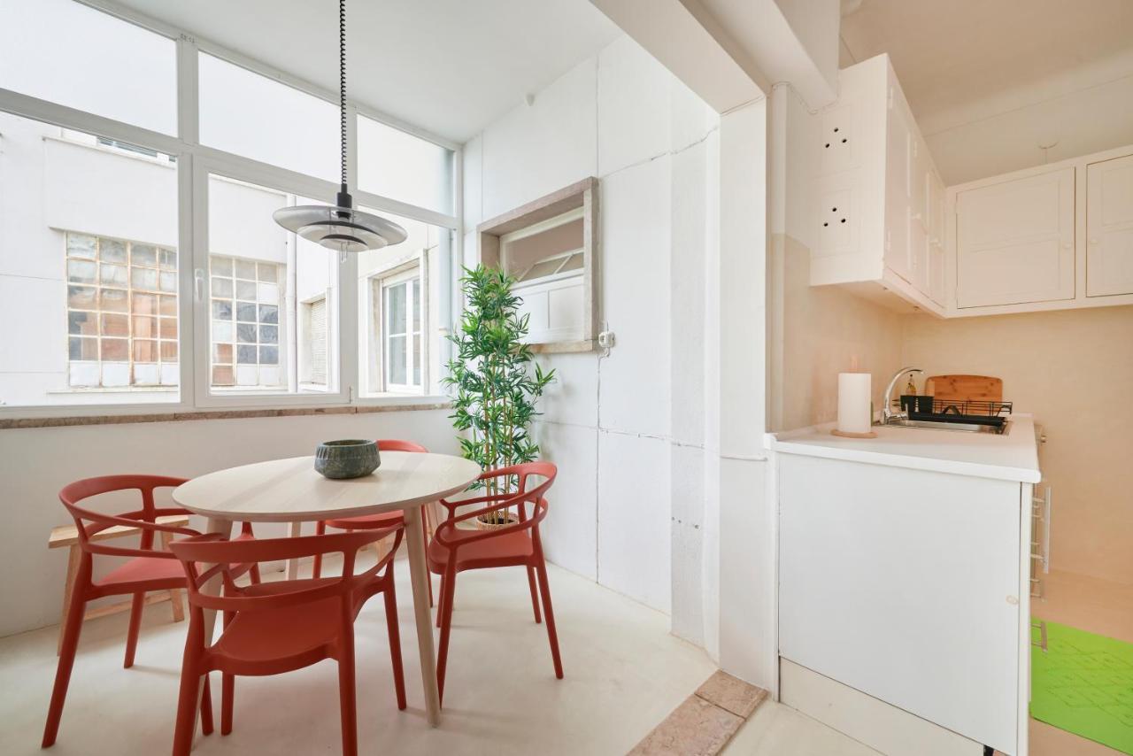 Light-filled & Renovated Apartment, By Timecooler * Lisbon