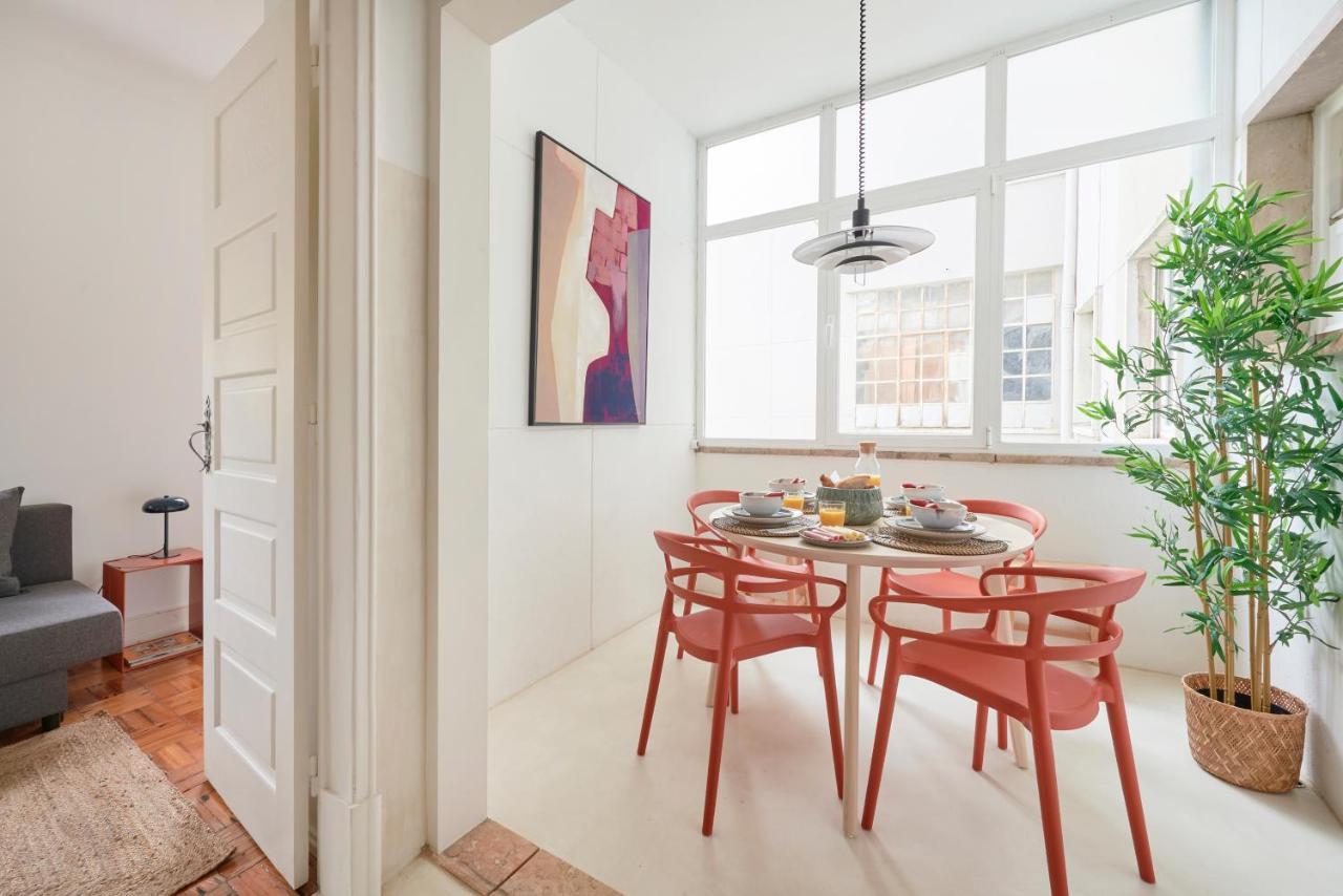 Light-filled & Renovated Apartment, By Timecooler Apartment