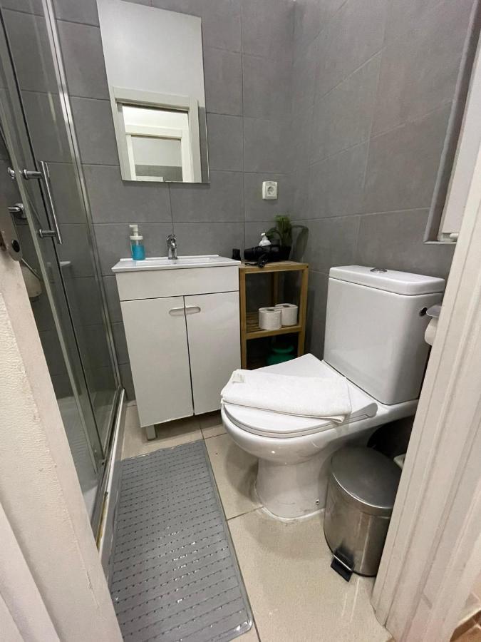 Pensión Antique M1 R1 - Amazing Double With Shared Bathroom In Marques Pombal *