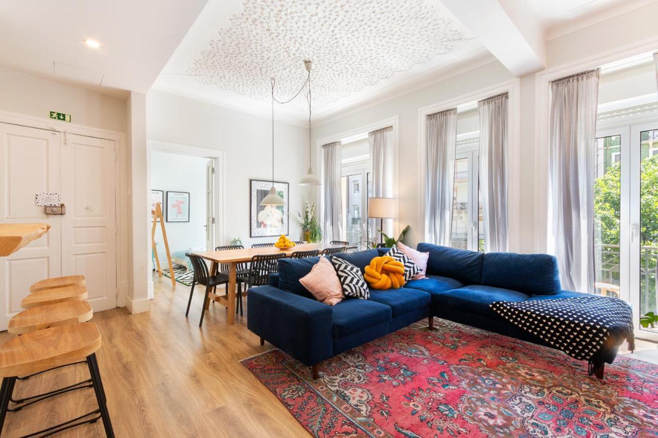 Bright Center, 10m From Subway, 6 Rooms, Up To 20 Ppl Сasa de vacaciones Lisboa