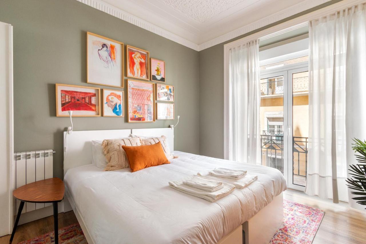 Сasa de vacaciones Bright Center, 10m From Subway, 6 Rooms, Up To 20 Ppl Lisboa