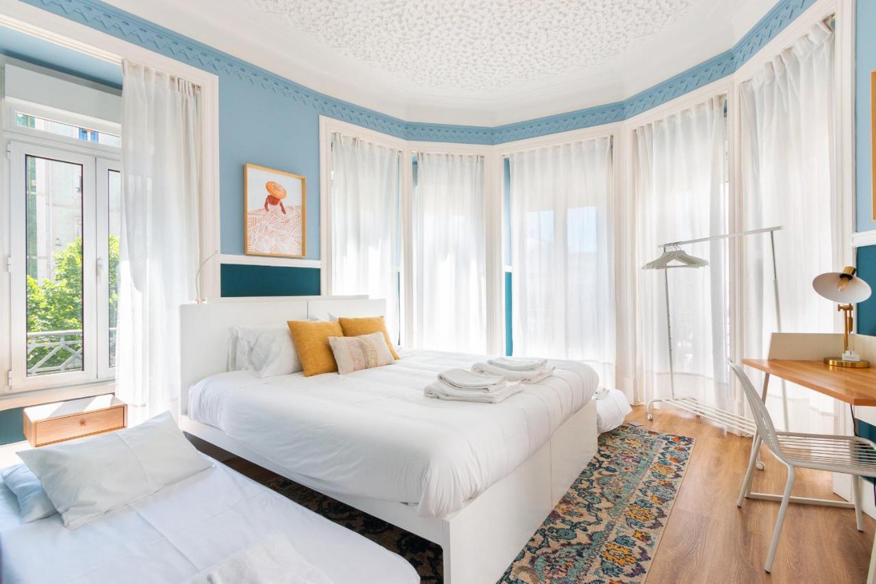 Bright Center, 10m From Subway, 6 Rooms, Up To 20 Ppl Сasa de vacaciones Lisboa