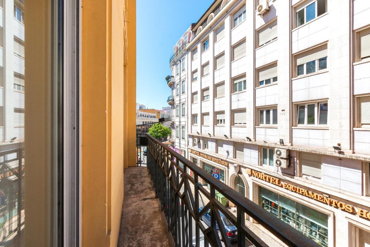 Сasa de vacaciones Bright Center, 10m From Subway, 6 Rooms, Up To 20 Ppl Lisboa